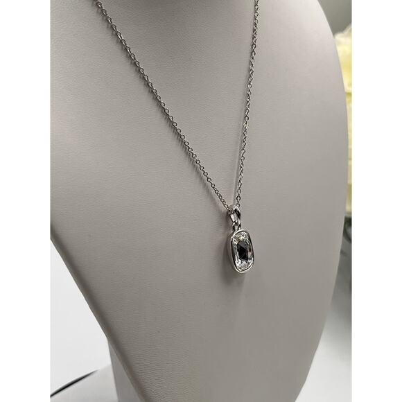 Swarovski Signed Elegant Faceted Clear Crystal Platinum Plated Necklace - Picture 5 of 8